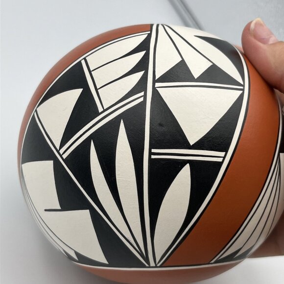 Vintage Mexican Isleta Pueblo Polychrome Pottery Seed Pot Artist E. Montoya - Picture 11 of 11